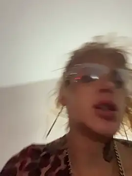 zowi101 online show from 04/26/26, 07:17