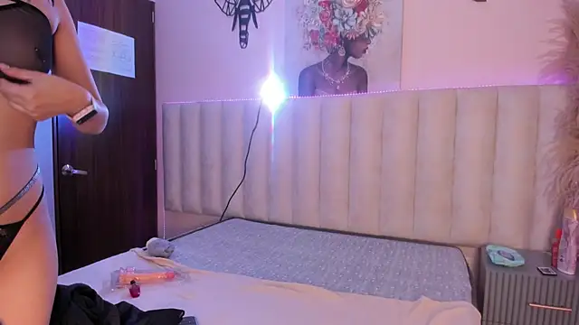 Isabella Crofts online show from 11/12/25, 03:29