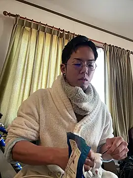 Snapshot of ippei0001 chatting on 02/03/26, 04:10 ippei0001 online show from 02/03/26, 04:10