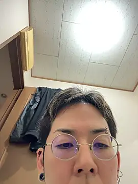 Snapshot of ippei0001 chatting on 06/28/26, 12:33 ippei0001 online show from 06/28/26, 12:33