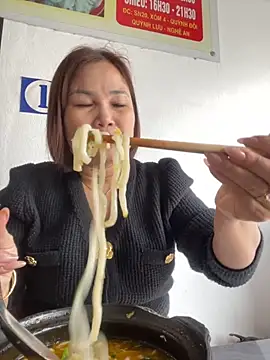 Snapshot of Liliy2x chatting on 11/05/25, 02:00 Liliy2x online show from 11/05/25, 02:00