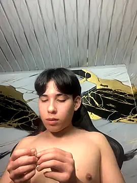 Suarezz10  online show from 11/05/25, 12:27