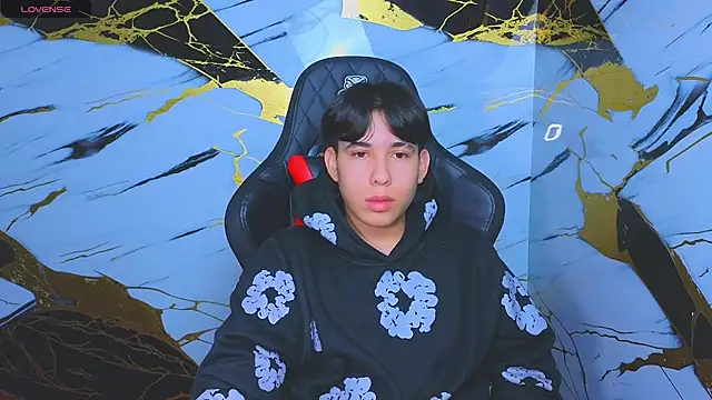 Suarezz10  online show from 11/06/25, 11:44