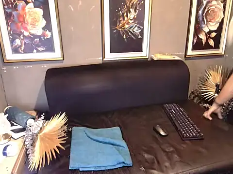 Slipperyebony online show from 11/26/25, 06:58