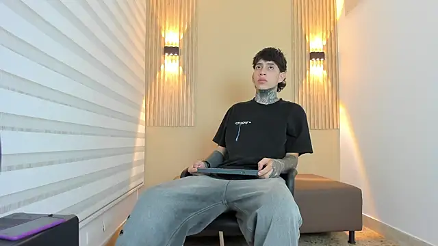 DANTE ARMSTRONG online show from 11/17/25, 03:45