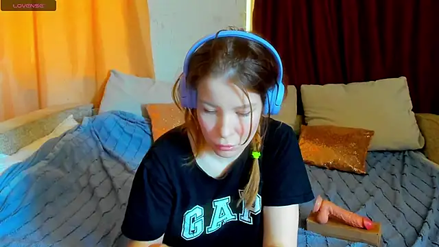 Eva purrr  online show from 04/10/26, 08:19