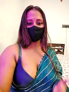 LoveLy-Soneya online show from 12/15/25, 03:16