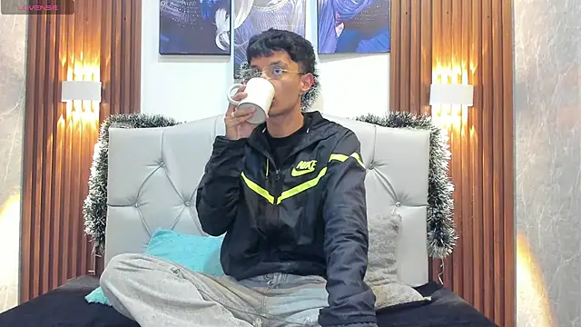 Elian Julian online show from 11/22/25, 07:46