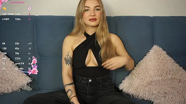 Snapshot of hannah_aura chatting on 11/08/25, 02:06 hannah aura online show from 11/08/25, 02:06