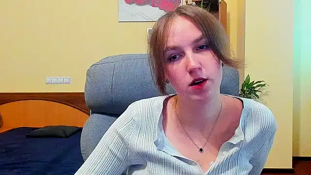 Snapshot of Nesie-Stoun chatting on 11/19/25, 09:53 Nesie-Stoun online show from 11/19/25, 09:53