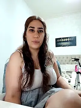 Snapshot of nahiarabiel33 chatting on 11/14/25, 06:28 nahiarabiel33 online show from 11/14/25, 06:28