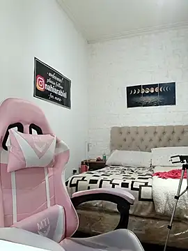 nahiarabiel33 online show from 04/12/26, 09:20