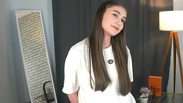 Snapshot of AriannaSemke chatting on 11/06/25, 04:02 AriannaSemke online show from 11/06/25, 04:02