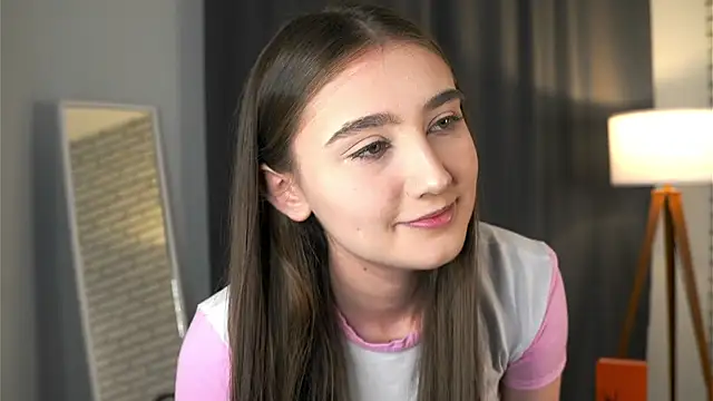 Snapshot of AriannaSemke chatting on 11/08/25, 03:29 AriannaSemke online show from 11/08/25, 03:29