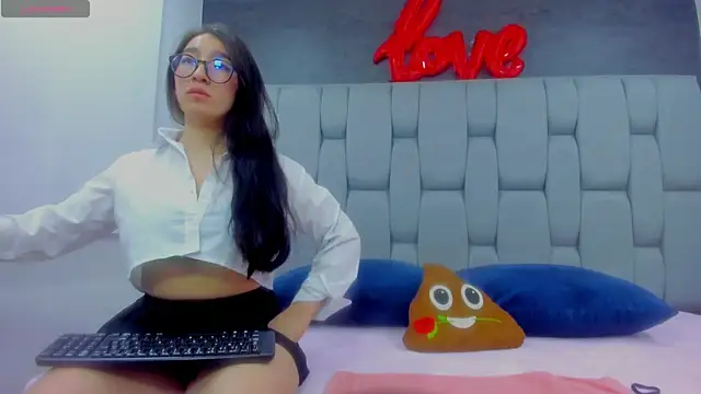 Mia Horney online show from 11/29/25, 01:36