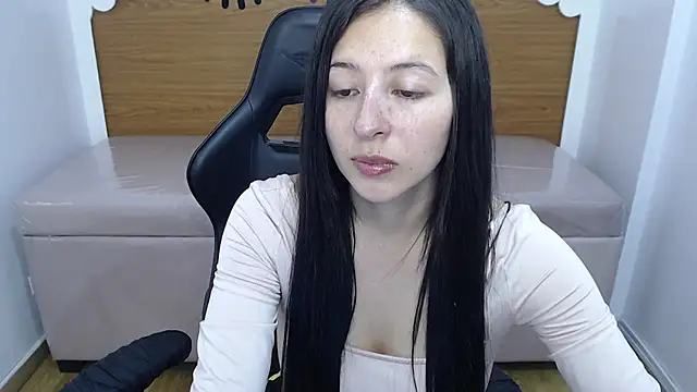 scarlett percy t online show from 11/17/25, 07:52