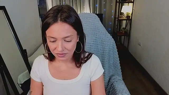 Naila Whisper online show from 12/22/25, 11:13