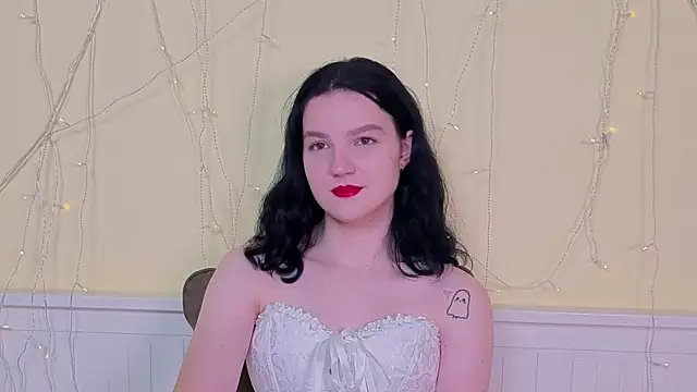 LatinaHuguenin online show from 11/16/25, 07:25