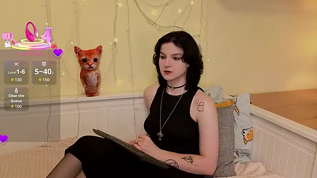 LatinaHuguenin online show from 11/28/25, 07:11