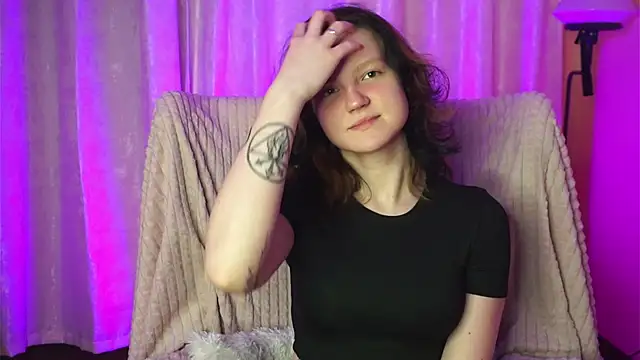 LatinaHuguenin online show from 03/19/26, 08:02