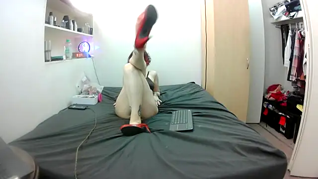 Snapshot of Empress_Lilith chatting on 05/15/26, 02:35 Empress Lilith online show from 05/15/26, 02:35