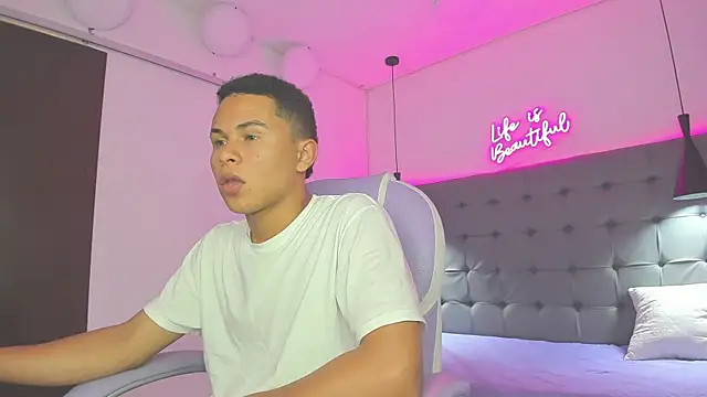 Liams18 online show from 11/23/25, 03:06