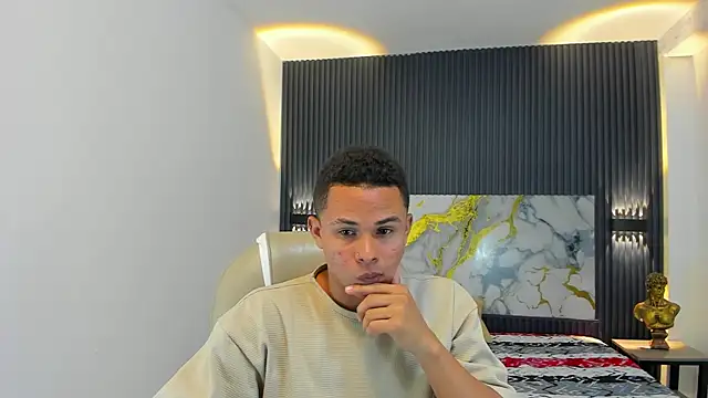 Liams18 online show from 12/19/25, 01:34