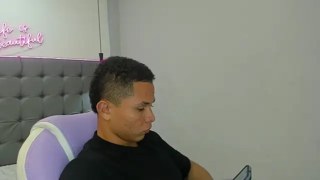 Liams18 online show from 12/20/25, 02:40