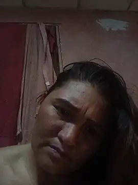 Leona-Pig online show from 12/04/25, 08:17