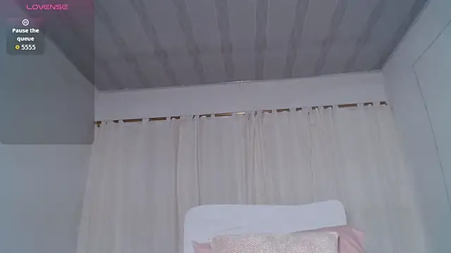 CoralReyes IH online show from 12/14/25, 11:04