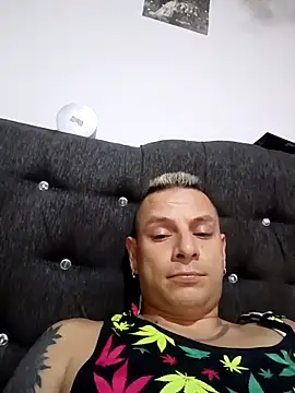 Snapshot of Stebetan chatting on 11/05/25, 04:01 Stebetan online show from 11/05/25, 04:01