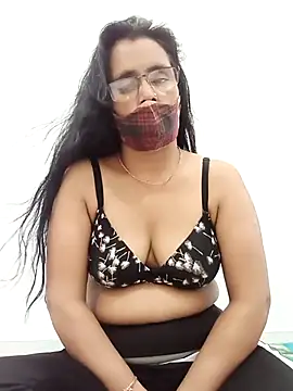 sanjana077 online show from 02/16/26, 08:10