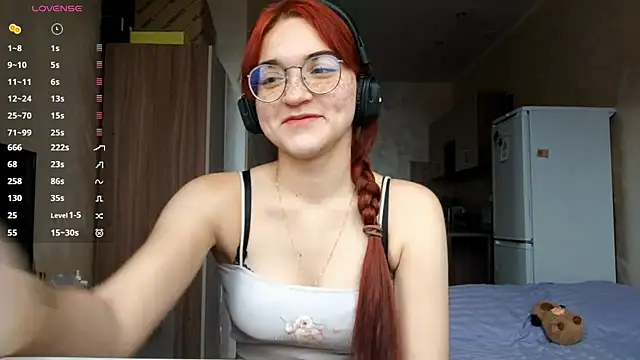 AnnikaDidomenico online show from 11/11/25, 08:25