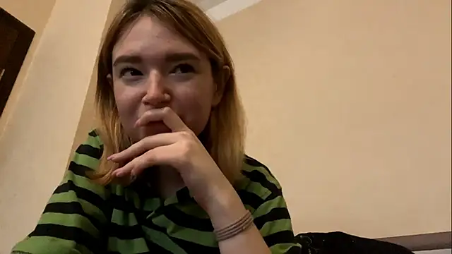 Snapshot of Baby18_shake chatting on 12/02/25, 06:52 Baby18 shake online show from 12/02/25, 06:52