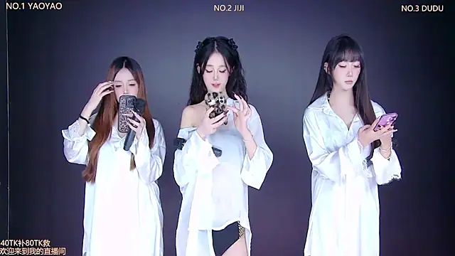 Snapshot of 88_Emeralds chatting on 11/06/25, 09:15 88 Emeralds online show from 11/06/25, 09:15