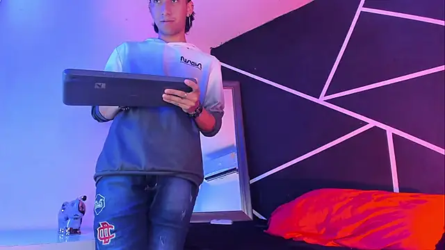 Austin Santos  online show from 11/07/25, 12:16