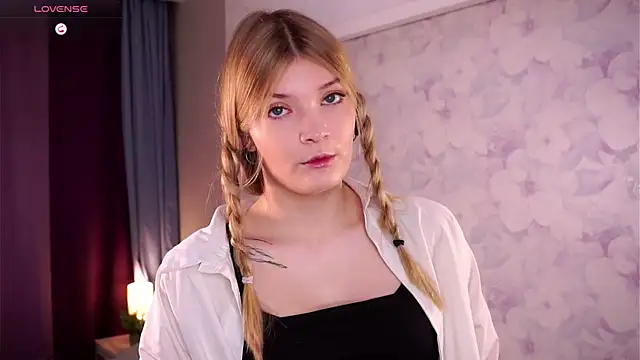 Snapshot of UteMessineo chatting on 11/12/25, 06:25 UteMessineo online show from 11/12/25, 06:25