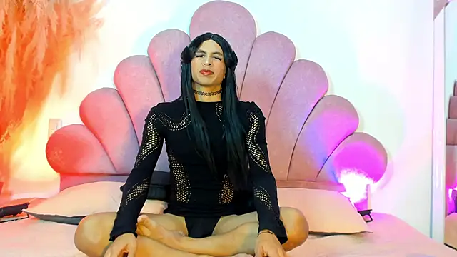 Dominique Rae online show from 12/16/25, 02:44