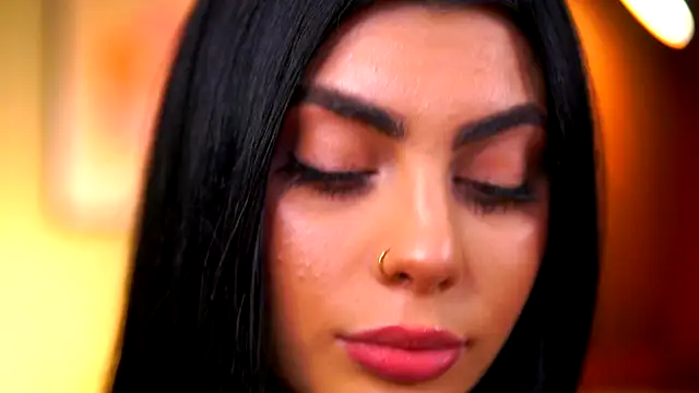 RavennaDArcy online show from 11/26/25, 08:10