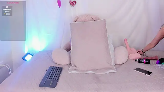 Nyra lux16 online show from 04/01/26, 07:31