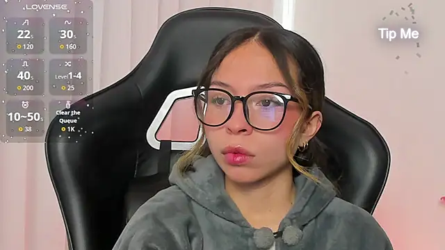 LuluuBerry online show from 12/14/25, 02:11