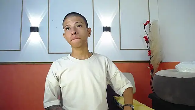 Tessachains 2  online show from 11/26/25, 02:45