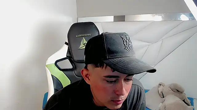 Tatann 18 online show from 12/05/25, 03:59