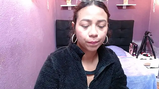 monika 256 online show from 12/17/25, 01:06