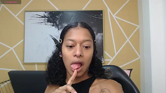 Snapshot of Agatha_Amaya chatting on 11/11/25, 01:22 Agatha Amaya online show from 11/11/25, 01:22