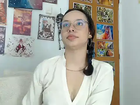 Snapshot of kiaralenon chatting on 11/11/25, 09:48 kiaralenon online show from 11/11/25, 09:48