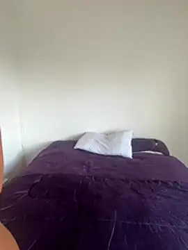 NiaLong21  online show from 11/18/25, 04:50