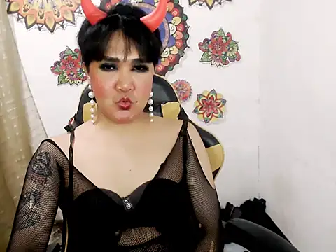 Snapshot of xxPerfect_9inchesCOCK chatting on 11/21/25, 02:43 xxPerfect 9inchesCOCK online show from 11/21/25, 02:43