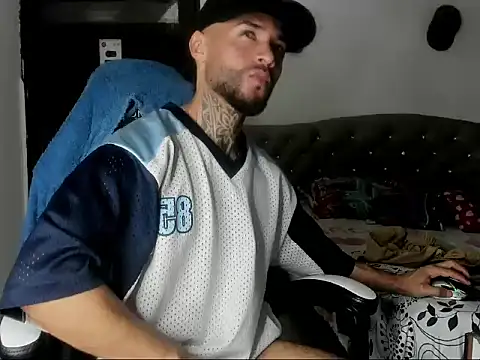 couple-hothot online show from 12/18/25, 08:37