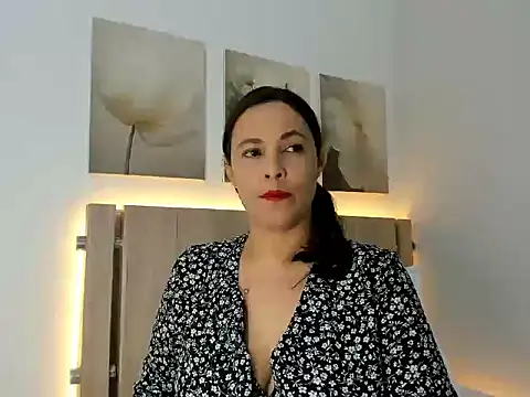 Snapshot of IsabellaCrissty chatting on 03/11/26, 12:11 IsabellaCrissty online show from 03/11/26, 12:11